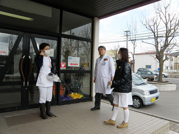 2011年3月12日函館市内避難所訪問